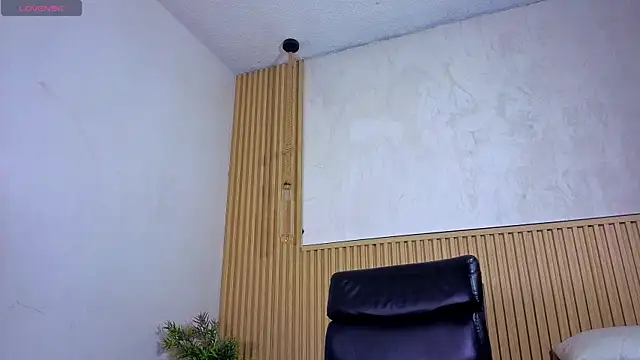 Snapshot of maxmuscle10 chatting on 07-21-26, 10:38 maxmuscle10 online show from 07-21-26, 10:38
