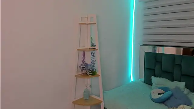 Sara Red X online show from 05-27-26, 03:14