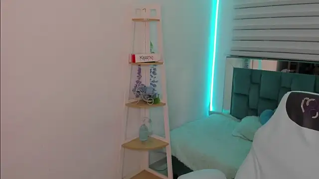 Sara Red X online show from 05-28-26, 03:14