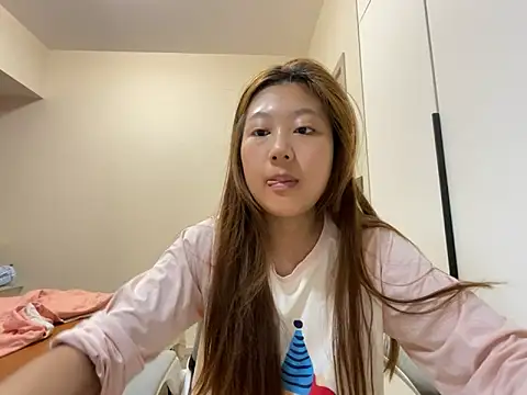 Snapshot of tutu512 chatting on 06-15-26, 06:35 tutu512 online show from 06-15-26, 06:35