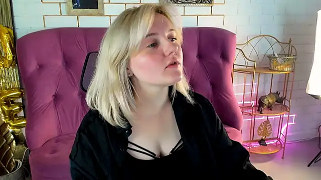 Snapshot of KathyBriggs chatting on 04-25-26, 05:10 KathyBriggs online show from 04-25-26, 05:10