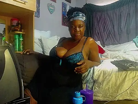 Snapshot of Noviavee chatting on 04-15-26, 08:20 Noviavee online show from 04-15-26, 08:20