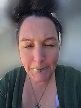Queenemerald online show from 07-11-26, 07:58