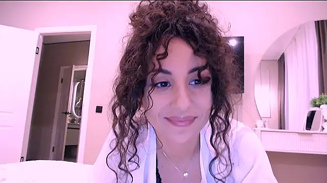 Snapshot of curly_jade_ chatting on 04-15-26, 05:17 curly jade online show from 04-15-26, 05:17