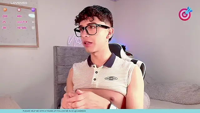 Snapshot of niico_prince chatting on 07-06-26, 08:55 niico prince online show from 07-06-26, 08:55