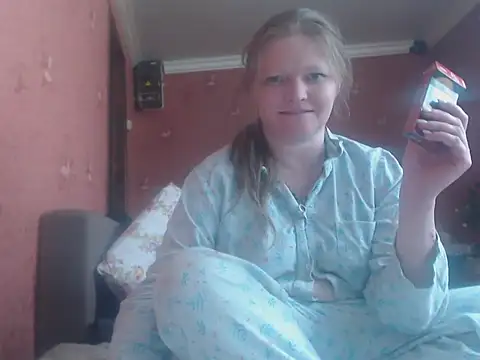 Snapshot of CharleyReid chatting on 05-16-26, 12:15 CharleyReid online show from 05-16-26, 12:15