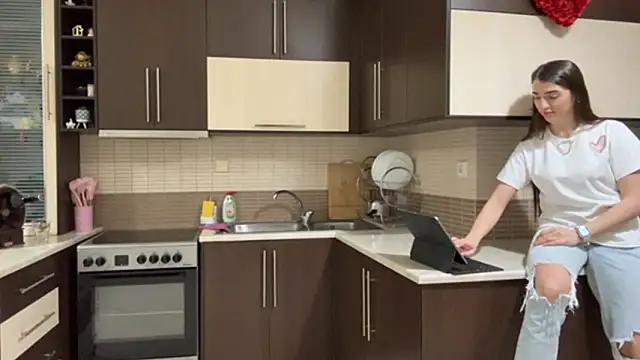 Snapshot of ARTOFCHARM chatting on 03-26-26, 04:05 ARTOFCHARM online show from 03-26-26, 04:05