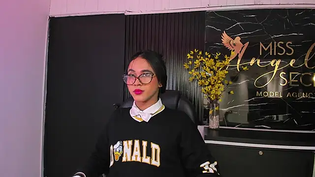 Snapshot of Miss_KhalifaDoll chatting on 04-01-26, 04:03 Miss KhalifaDoll online show from 04-01-26, 04:03