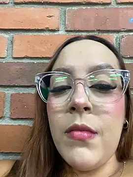 Snapshot of victoria_luxx_ chatting on 03-27-26, 08:21 victoria luxx online show from 03-27-26, 08:21