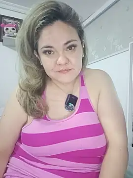 Snapshot of Natashablade__ chatting on 06-11-26, 01:27 Natashablade online show from 06-11-26, 01:27