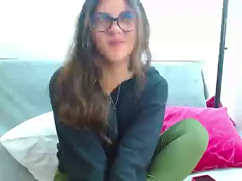 Snapshot of Violet_Donell chatting on 05-08-26, 02:37 Violet Donell online show from 05-08-26, 02:37