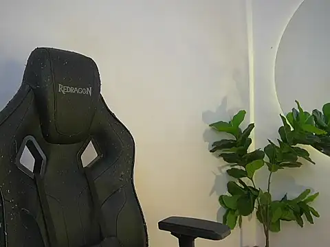 Snapshot of Thin_tommy01 chatting on 04-13-26, 08:35 Thin tommy01 online show from 04-13-26, 08:35