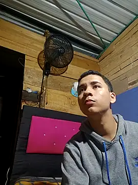 Snapshot of Emyli_Liamm chatting on 03-26-26, 09:07 Emyli Liamm online show from 03-26-26, 09:07