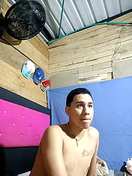 Snapshot of Emyli_Liamm chatting on 03-26-26, 11:02 Emyli Liamm online show from 03-26-26, 11:02