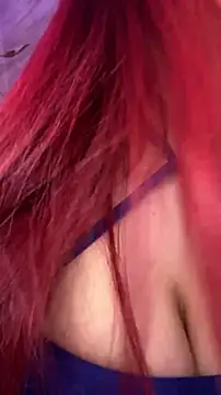 Snapshot of SweetLittleRed chatting on 05-25-26, 06:45 SweetLittleRed online show from 05-25-26, 06:45