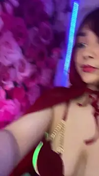 Snapshot of SweetLittleRed chatting on 06-07-26, 05:12 SweetLittleRed online show from 06-07-26, 05:12