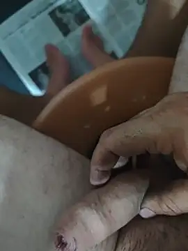 Snapshot of elsabandija696 chatting on 04-15-26, 06:56 elsabandija696 online show from 04-15-26, 06:56