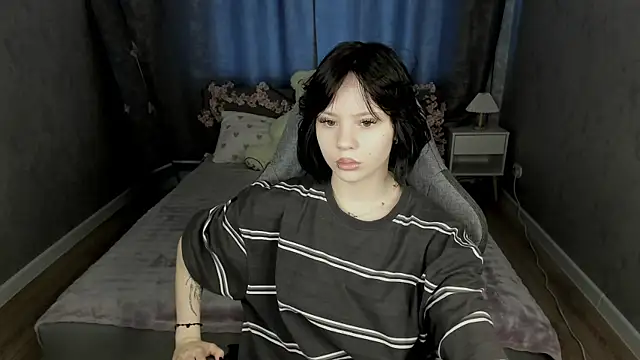 Snapshot of Loly_Cuttie chatting on 05-06-26, 01:09 Loly Cuttie online show from 05-06-26, 01:09