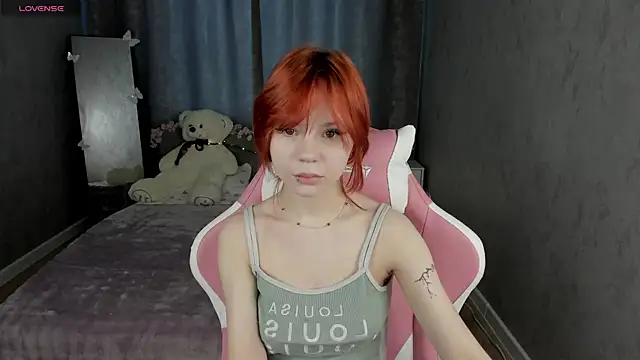 Snapshot of Loly_Cuttie chatting on 04-16-26, 01:17 Loly Cuttie online show from 04-16-26, 01:17