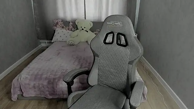 Snapshot of Loly_Cuttie chatting on 05-20-26, 09:17 Loly Cuttie online show from 05-20-26, 09:17