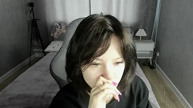 Snapshot of Loly_Cuttie chatting on 05-18-26, 01:28 Loly Cuttie online show from 05-18-26, 01:28
