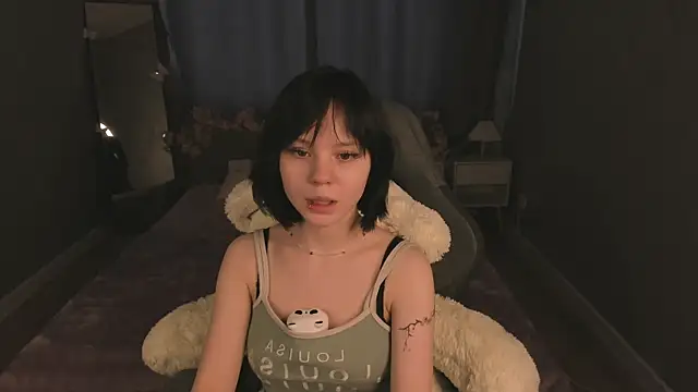Snapshot of Loly_Cuttie chatting on 05-04-26, 01:14 Loly Cuttie online show from 05-04-26, 01:14