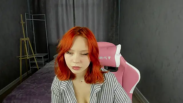 Snapshot of Loly_Cuttie chatting on 04-10-26, 01:12 Loly Cuttie online show from 04-10-26, 01:12