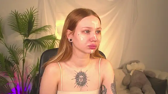 Snapshot of zoeforrd chatting on 05-05-26, 05:10 zoeforrd online show from 05-05-26, 05:10
