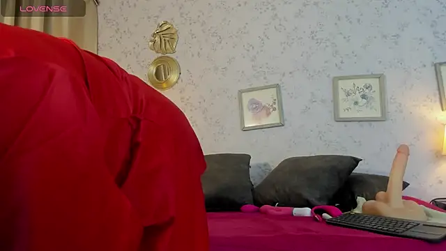 Martinacurvy  online show from 04-23-26, 10:22