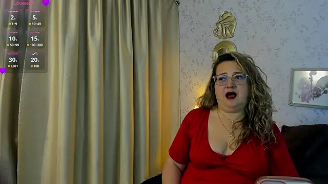 Snapshot of Martinacurvy_ chatting on 06-13-26, 10:13 Martinacurvy online show from 06-13-26, 10:13