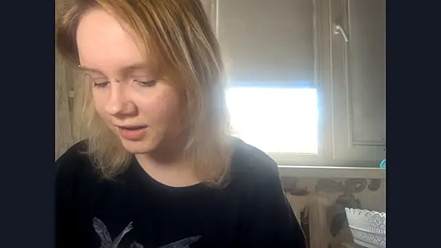 KrystenHoye online show from 04-05-26, 12:23