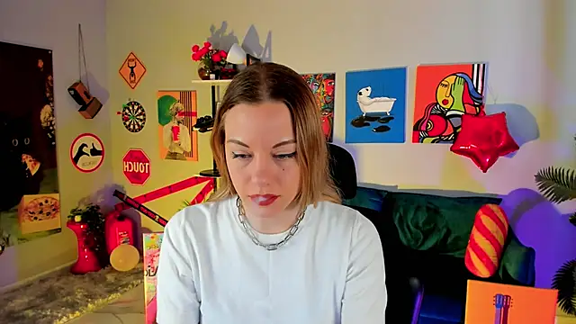 VireliaMoonfall online show from 04-17-26, 08:39