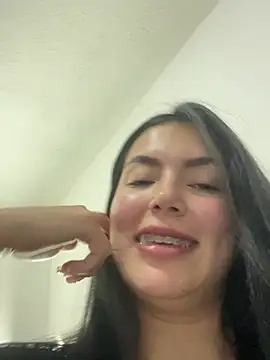 Cami olarte online show from 05-13-26, 12:56