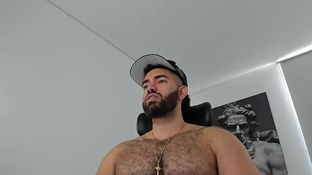 Snapshot of simonleon27 chatting on 05-17-26, 04:29 simonleon27 online show from 05-17-26, 04:29
