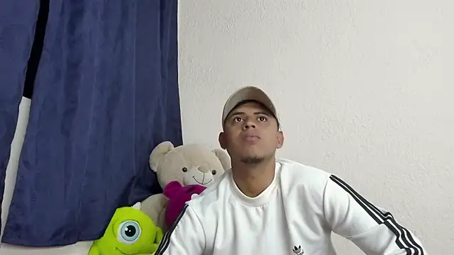 Snapshot of Zaym_Liam chatting on 03-28-26, 12:11 Zaym Liam online show from 03-28-26, 12:11