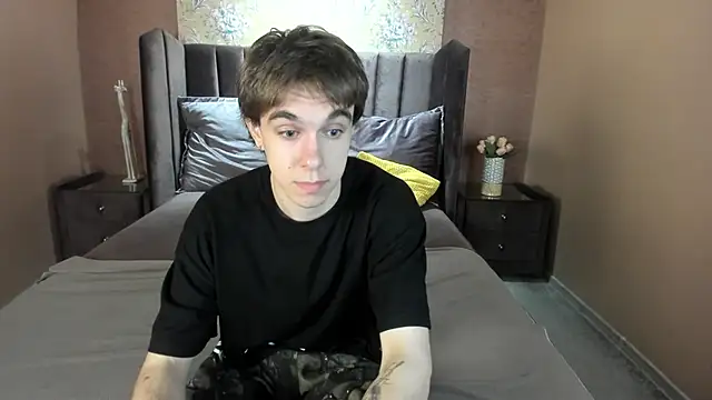 Snapshot of DaveBevy chatting on 06-21-26, 07:30 DaveBevy online show from 06-21-26, 07:30