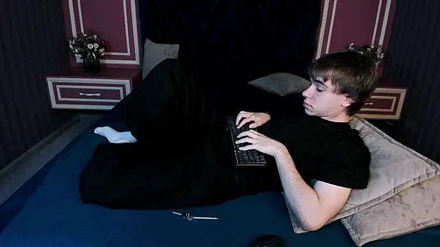 Snapshot of DaveBevy chatting on 07-08-26, 07:58 DaveBevy online show from 07-08-26, 07:58