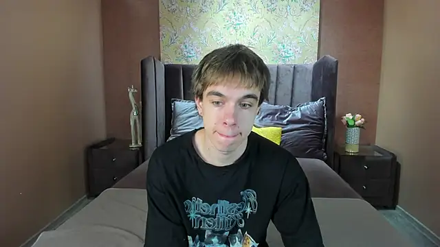 Snapshot of DaveBevy chatting on 06-11-26, 07:44 DaveBevy online show from 06-11-26, 07:44