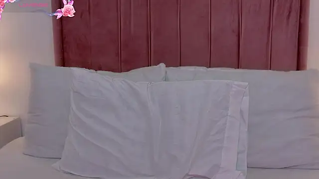 MoollyLove online show from 06-30-26, 11:43