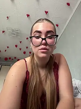 Snapshot of MissAuroraX chatting on 05-14-26, 12:35 MissAuroraX online show from 05-14-26, 12:35