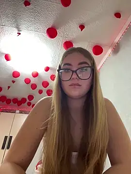 Snapshot of MissAuroraX chatting on 04-19-26, 04:52 MissAuroraX online show from 04-19-26, 04:52