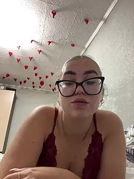 Snapshot of MissAuroraX chatting on 05-16-26, 10:42 MissAuroraX online show from 05-16-26, 10:42