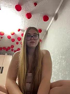 Snapshot of MissAuroraX chatting on 04-20-26, 10:00 MissAuroraX online show from 04-20-26, 10:00