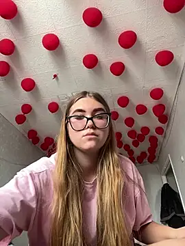 Snapshot of MissAuroraX chatting on 03-27-26, 09:10 MissAuroraX online show from 03-27-26, 09:10