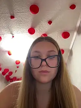 Snapshot of MissAuroraX chatting on 04-15-26, 06:01 MissAuroraX online show from 04-15-26, 06:01