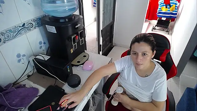 Snapshot of allison_maxtattoo_ chatting on 07-12-26, 09:37 allison maxtattoo online show from 07-12-26, 09:37