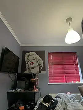 LolaSkyee online show from 06-05-26, 06:52