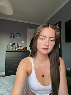 LolaSkyee online show from 07-21-26, 06:37