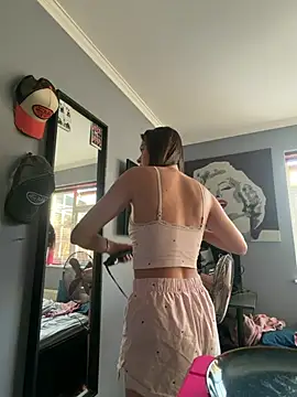 LolaSkyee online show from 08-04-26, 05:34