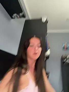 LolaSkyee online show from 05-05-26, 06:27